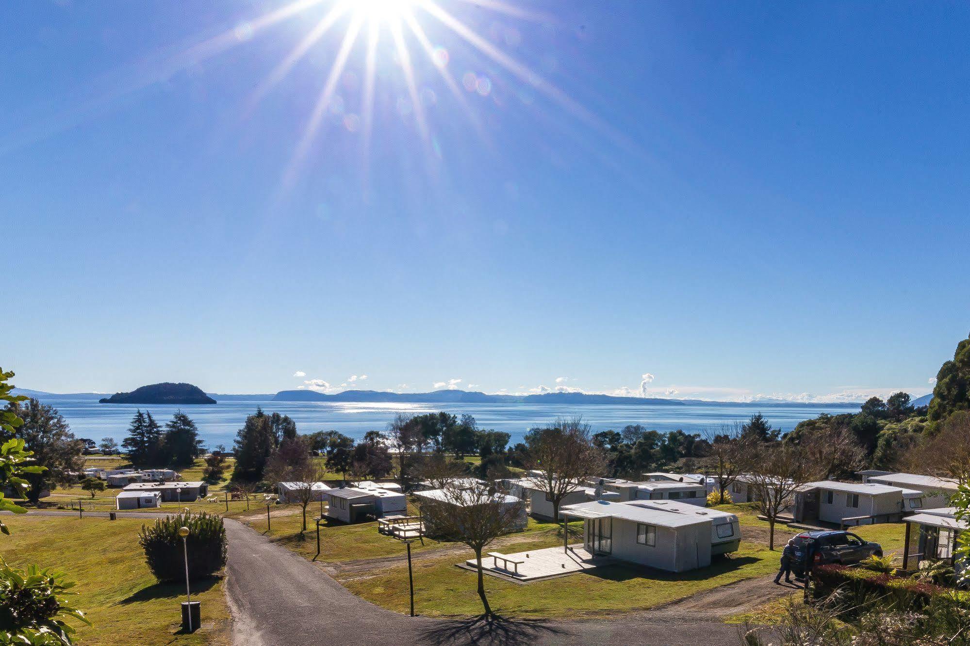 Motutere Bay Top 10 Holiday Park Turangi Exterior foto